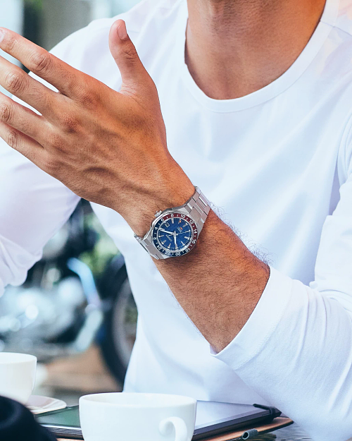 Citizen Series8 880 GMT