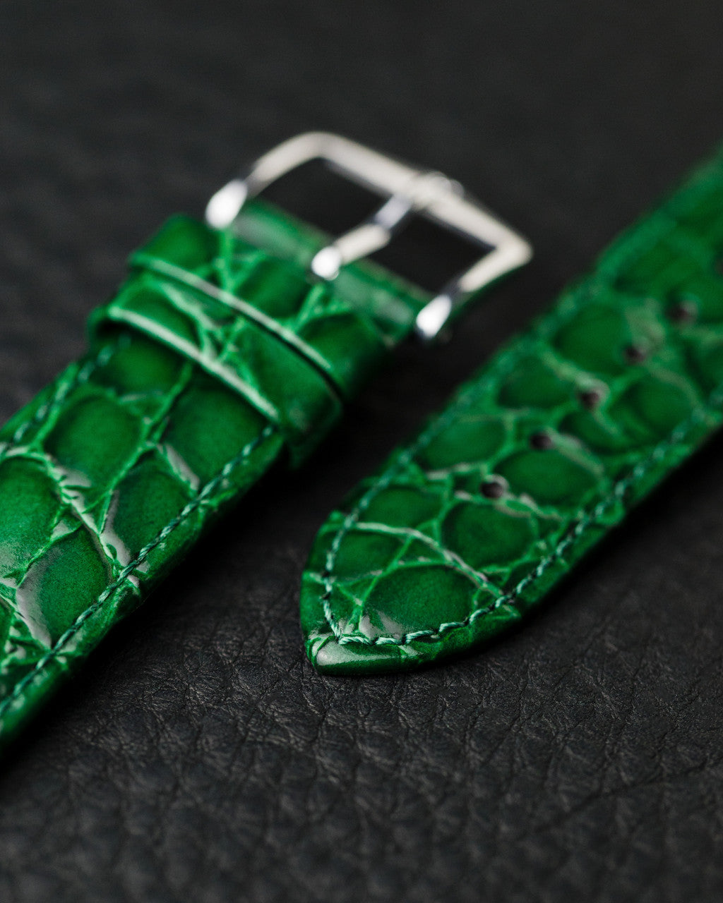 Hirsch - CROCOGRAIN Crocodile Embossed Shiny Calfskin Watch Strap 1230 28 NQ w/o Pins - Green